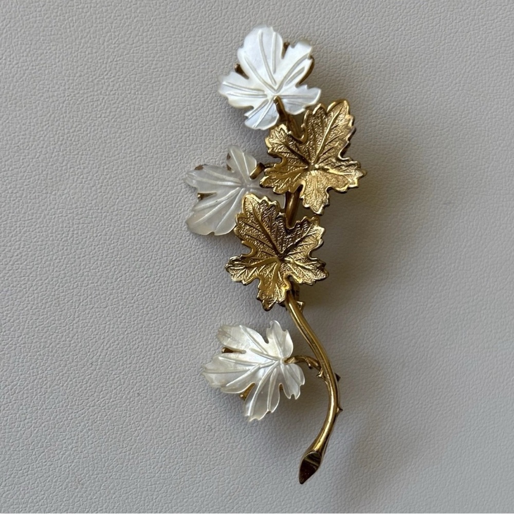 Vintage Creed Mother Of Pearl 1/20 12kt Gold Filled Pin